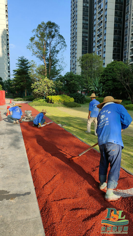 【廣州地石麗】趁著天氣晴朗，冷鋪瀝青施工抓緊安排~